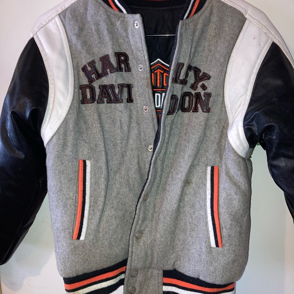 Harley Davidson reversible cost. In new condition. Size small in womens